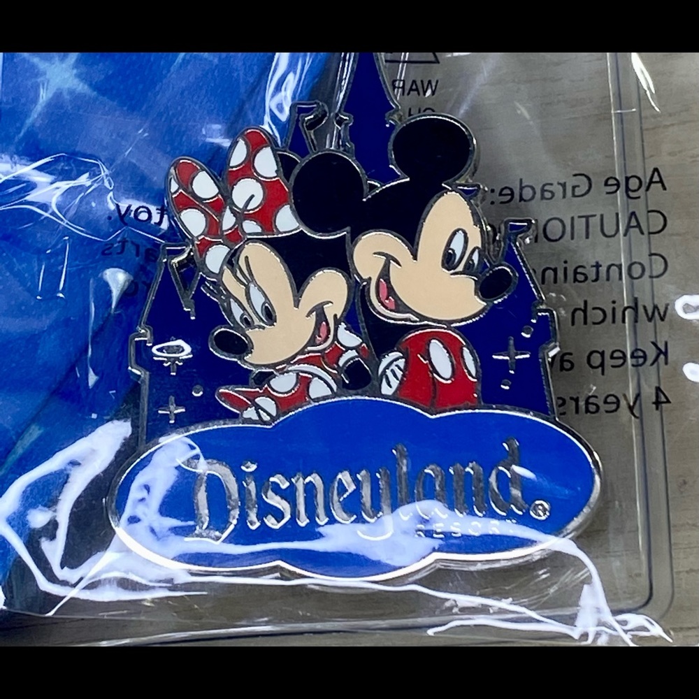 Disneyland Resort Lanyard Pass Holder Mickey Minnie Pin Disney Factory Sealed